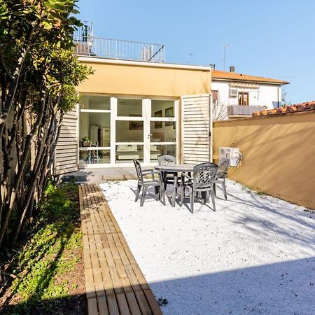{ White Garden } -Comfort, Parking & Wi-Fi- Lucca Exterior photo