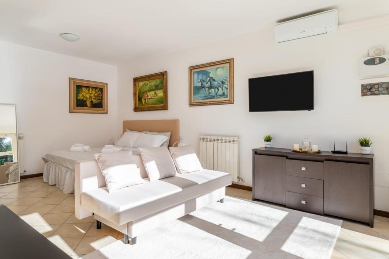{ White Garden } -Comfort, Parking & Wi-Fi- Lucca Exterior photo