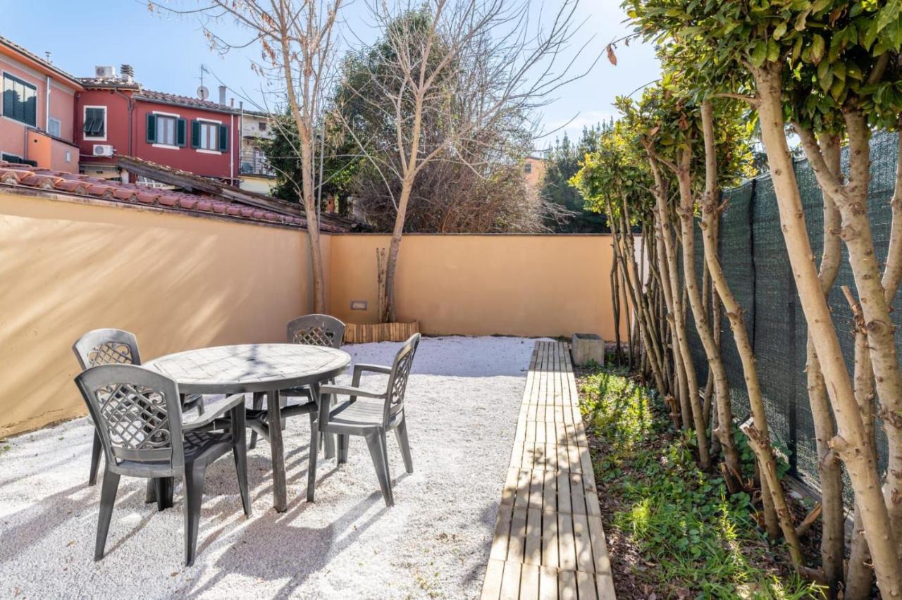 { White Garden } -Comfort, Parking & Wi-Fi- Lucca Exterior photo